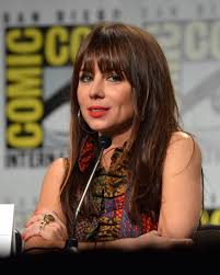 How tall is Natasha Leggero?